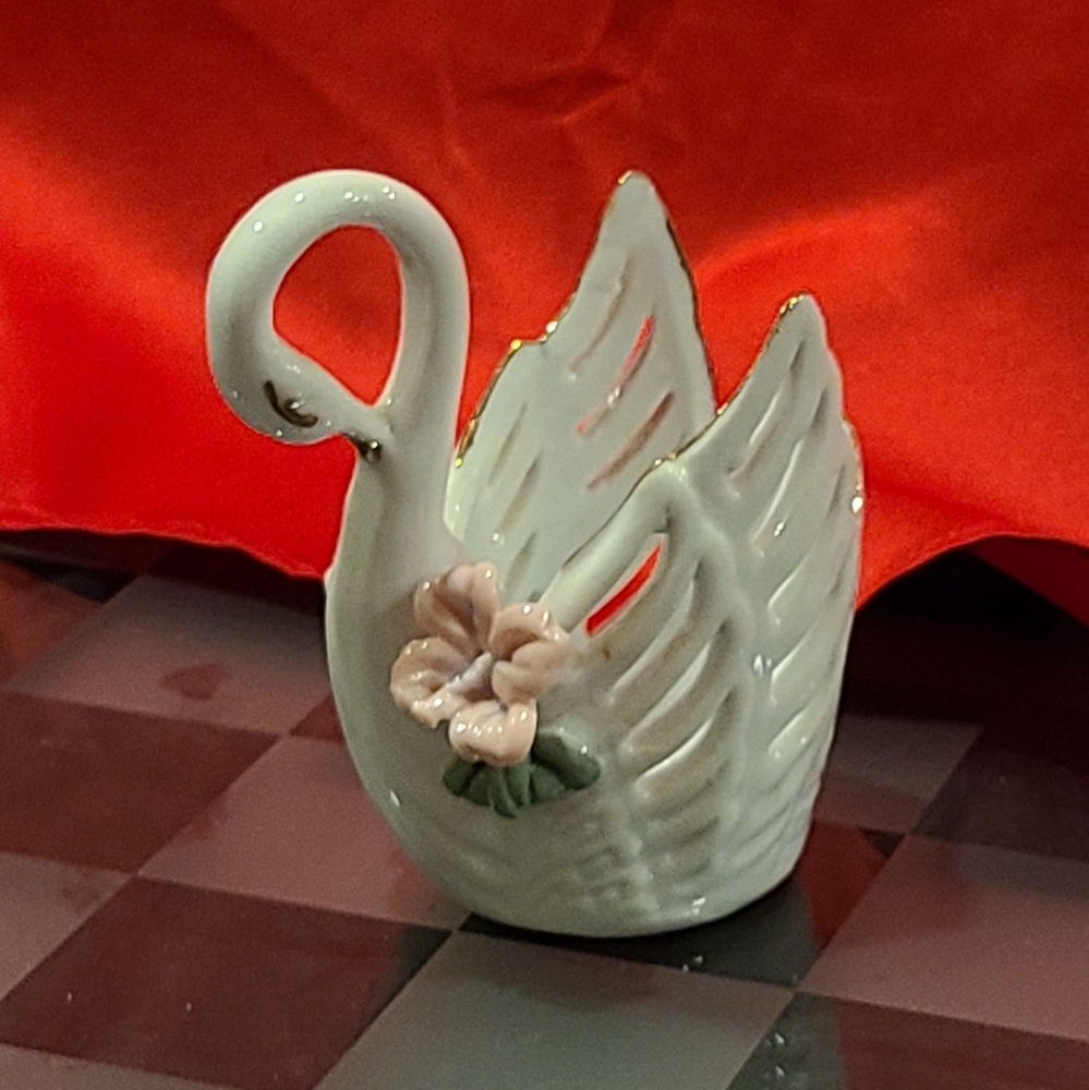 Vintage America Ceramic Swan with Gold Accents - Picture 8 of 10